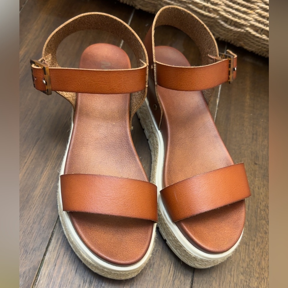 Women's Tan Sandals